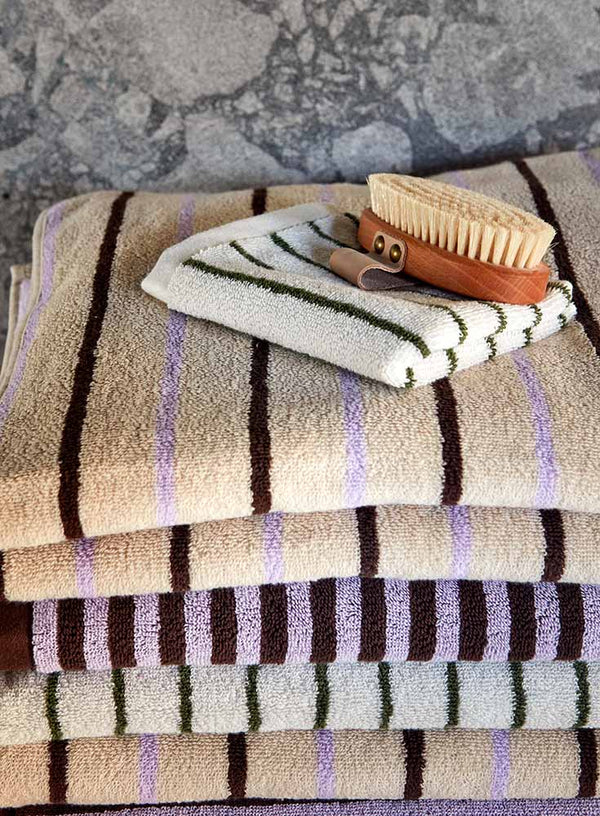 Raita Towel - 100x150cm - Purple / Brown